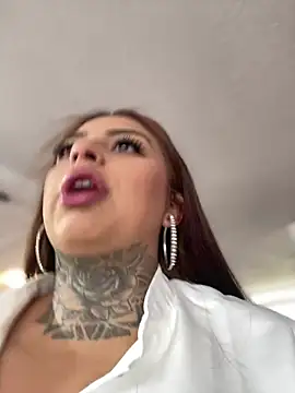 Snapshot of EmilyMoore_Pink chatting on 3, 2, 2026 EmilyMoore Pink online show from 3, 2, 2026