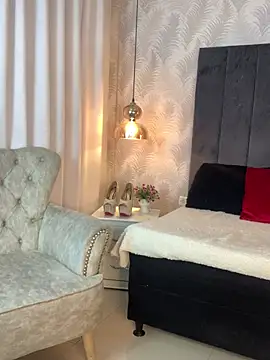 Snapshot of Auri__ chatting on 5, 2, 2026 Auri online show from 5, 2, 2026