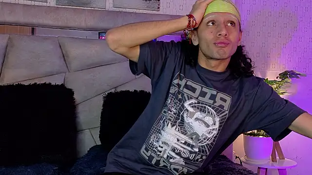 Snapshot of 4L3JX chatting on 5, 2, 2026 4L3JX online show from 5, 2, 2026