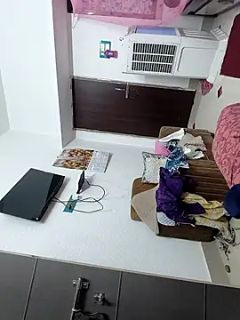 Hot-Tinaa online show from 9, 4, 2026