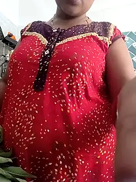 Snapshot of Hot-Tinaa chatting on 7, 5, 2026 Hot-Tinaa online show from 7, 5, 2026