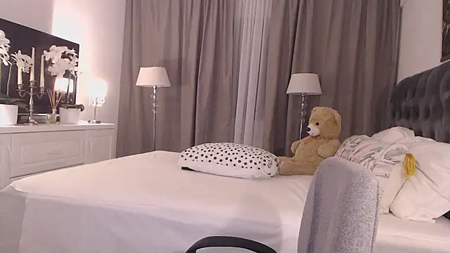 SilverMiss online show from 4, 4, 2026