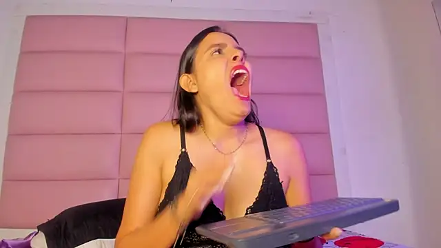 Catalinna 03 online show from 25, 3, 2026