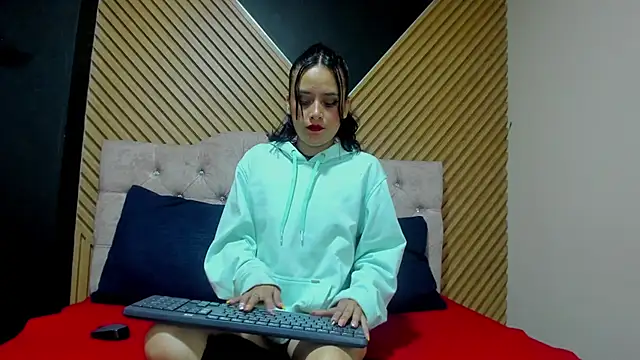 IvyyEmerald online show from 28, 3, 2026