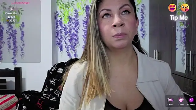 Snapshot of xxxMilexxx chatting on 9, 7, 2026 xxxMilexxx online show from 9, 7, 2026