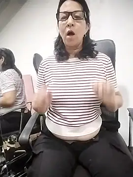 Snapshot of RosseLaure chatting on 12, 2, 2026 RosseLaure online show from 12, 2, 2026