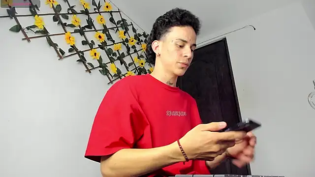 Snapshot of Maxxx_bigcockx chatting on 22, 5, 2026 Maxxx bigcockx online show from 22, 5, 2026