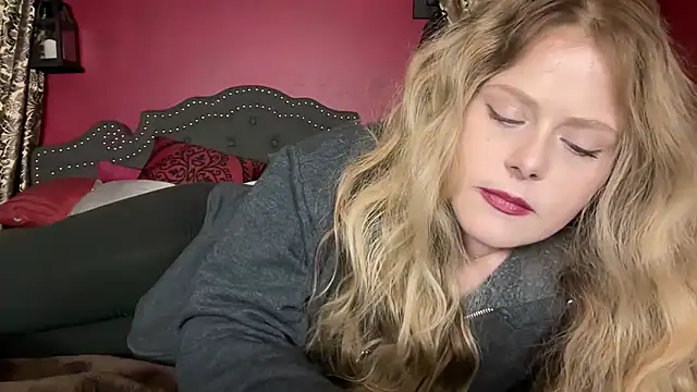 HazelFr33bird online show from 1, 2, 2026