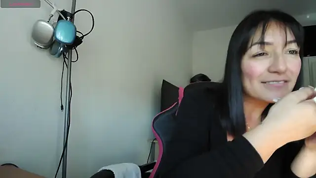 Yulian Milf online show from 4, 4, 2026