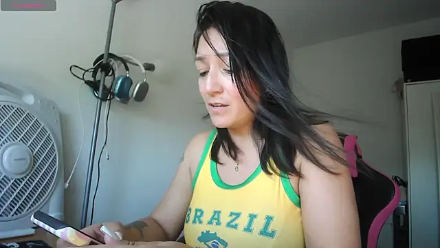 Yulian Milf online show from 25, 6, 2026