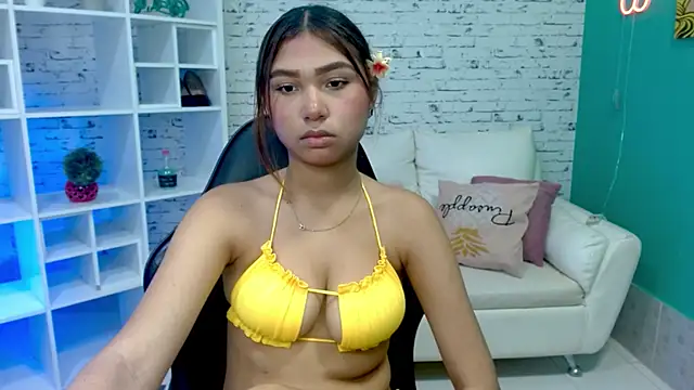 Snapshot of mayli_marie chatting on 1, 2, 2026 mayli marie online show from 1, 2, 2026