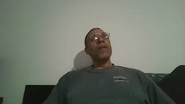 swimmer2496 online show from 10, 4, 2026