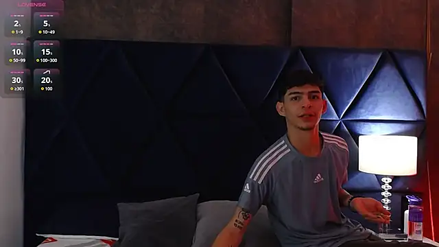 Snapshot of Logan_Woods chatting on 2, 3, 2026 Logan Woods online show from 2, 3, 2026