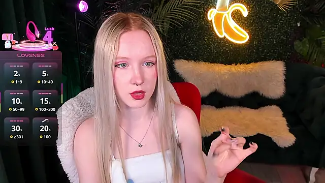 Snapshot of Sia_Hart chatting on 5, 3, 2026 Sia Hart online show from 5, 3, 2026