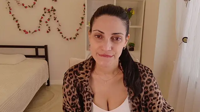 LovelyBeatrice online show from 12, 4, 2026