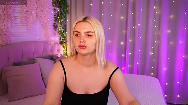 Snapshot of AmeliaWeells chatting on 4, 5, 2026 AmeliaWeells online show from 4, 5, 2026