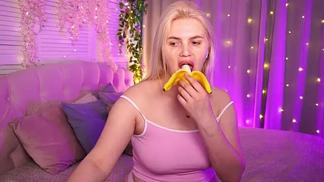 Snapshot of AmeliaWeells chatting on 15, 5, 2026 AmeliaWeells online show from 15, 5, 2026