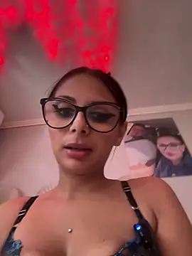 Snapshot of HiddendesireXO01 chatting on 3, 6, 2026 HiddendesireXO01 online show from 3, 6, 2026