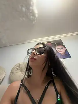 Snapshot of HiddendesireXO01 chatting on 1, 7, 2026 HiddendesireXO01 online show from 1, 7, 2026