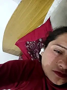 Cute-karisma1234 online show from 1, 3, 2026