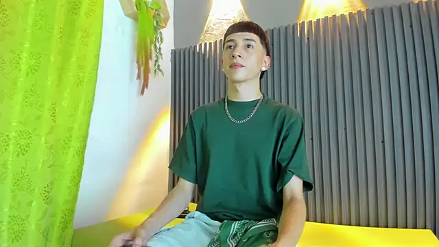 Snapshot of lian_cameron chatting on 2, 3, 2026 lian cameron online show from 2, 3, 2026