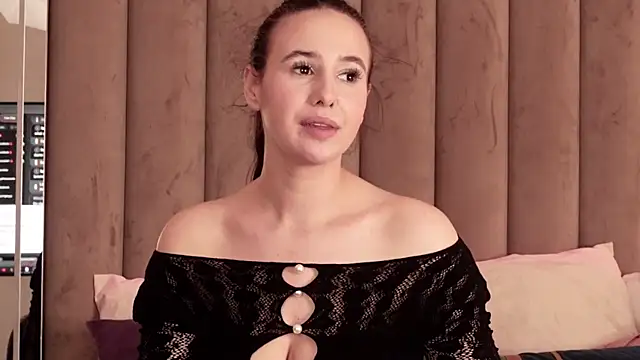 MavisReeve online show from 6, 2, 2026