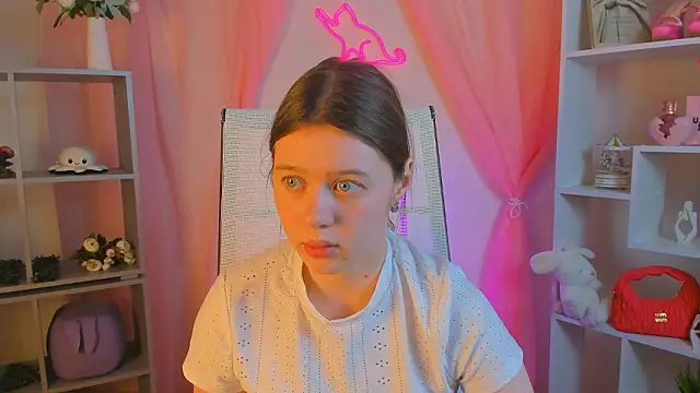 Snapshot of CelestineMauriac chatting on 24, 2, 2026 CelestineMauriac online show from 24, 2, 2026