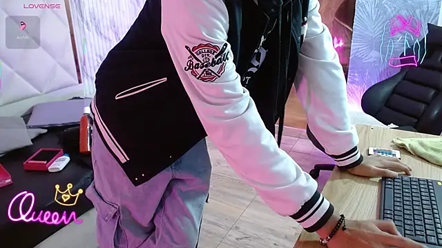 Snapshot of osamu_tay chatting on 5, 2, 2026 osamu tay online show from 5, 2, 2026