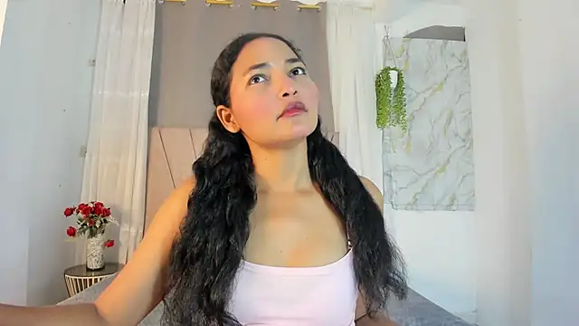 Snapshot of Elayha_28 chatting on 31, 5, 2026 Elayha 28 online show from 31, 5, 2026