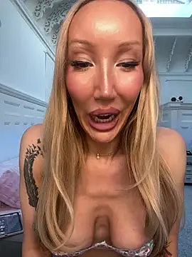 Snapshot of Allana29 chatting on 25, 5, 2026 Allana29 online show from 25, 5, 2026