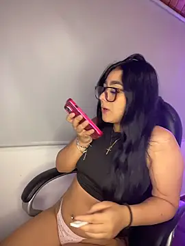 Snapshot of Violetta_pinkk1 chatting on 24, 2, 2026 Violetta pinkk1 online show from 24, 2, 2026