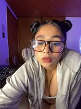 Snapshot of Violetta_pinkk1 chatting on 3, 3, 2026 Violetta pinkk1 online show from 3, 3, 2026