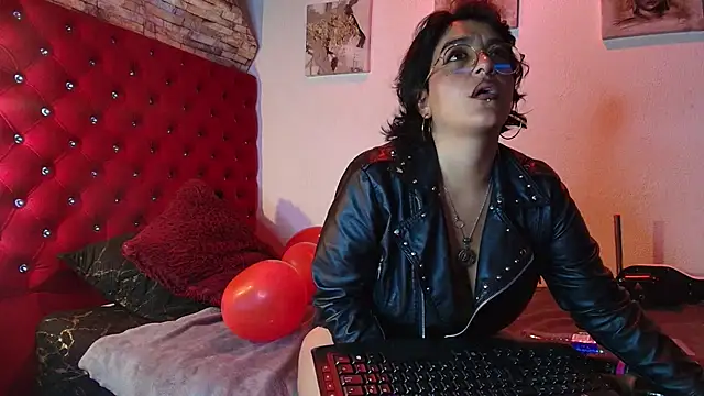 Snapshot of LillithSinclair_nom chatting on 24, 2, 2026 LillithSinclair nom online show from 24, 2, 2026