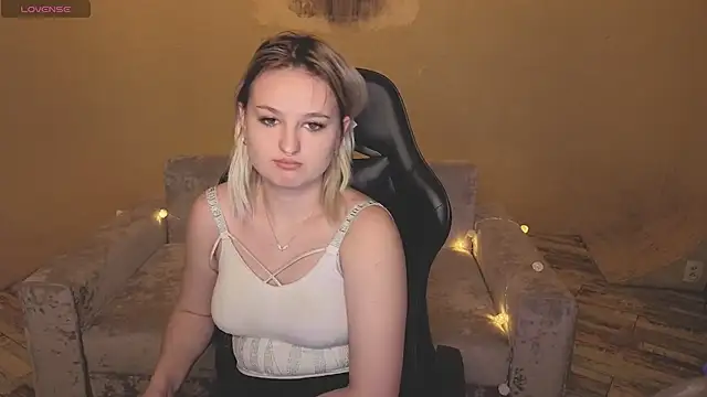 Snapshot of grase_neon chatting on 6, 2, 2026 grase neon online show from 6, 2, 2026