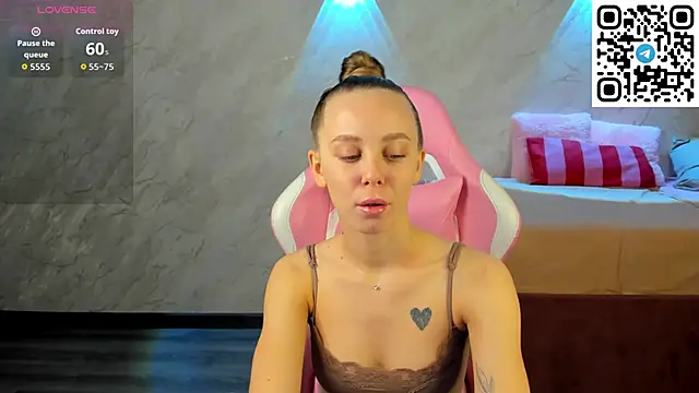 Snapshot of Tesssa_Young chatting on 7, 2, 2026 Tesssa Young online show from 7, 2, 2026