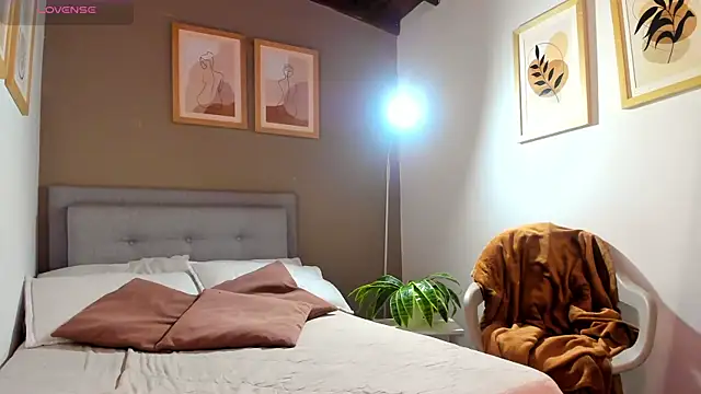 SalomeStorm  online show from 7, 4, 2026