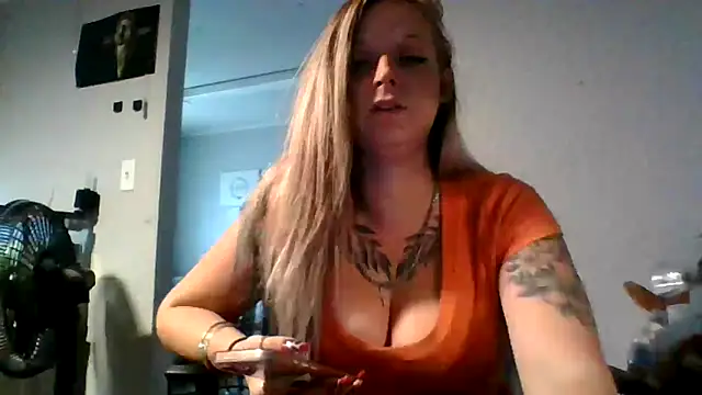 Snapshot of Gypsymomma17 chatting on 11, 6, 2026 Gypsymomma17 online show from 11, 6, 2026