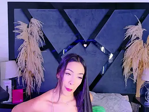 KylieWhitee online show from 17, 4, 2026