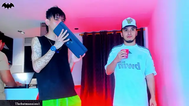 Snapshot of TheBatMansion chatting on 22, 2, 2026 TheBatMansion online show from 22, 2, 2026