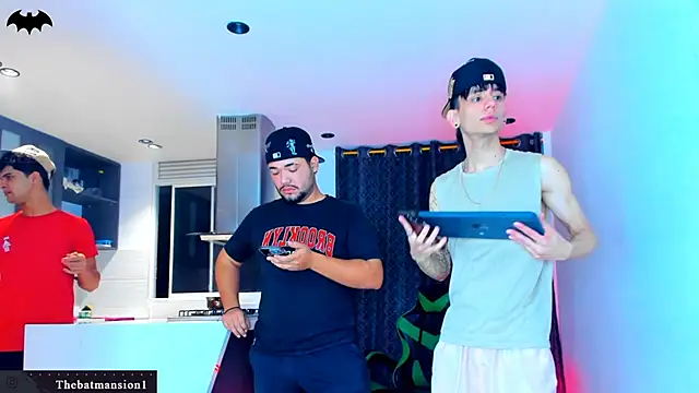 Snapshot of TheBatMansion chatting on 26, 2, 2026 TheBatMansion online show from 26, 2, 2026