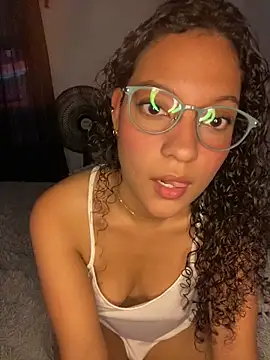 CristalXO online show from 4, 4, 2026