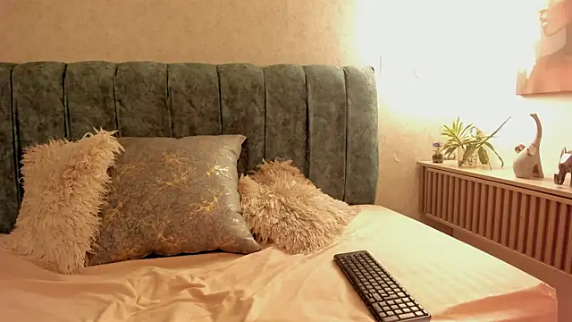 Aleera Walton online show from 23, 3, 2026