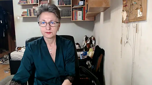 katemodel online show from 4, 10, 2025