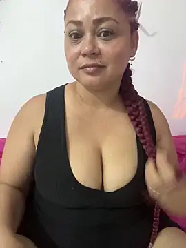 Snapshot of Red_milf_love chatting on 15, 2, 2026 Red milf love online show from 15, 2, 2026