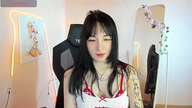 AliceeinWonderlanddd online show from 18, 5, 2026