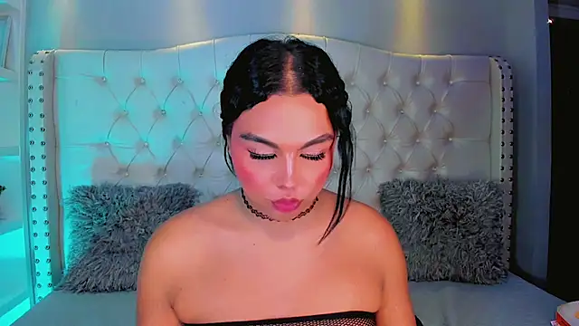 Snapshot of Maia_Hotts chatting on 5, 7, 2026 Maia Hotts online show from 5, 7, 2026