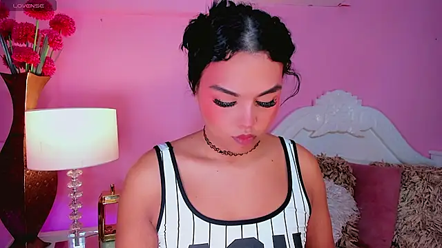 Snapshot of Maia_Hotts chatting on 12, 7, 2026 Maia Hotts online show from 12, 7, 2026