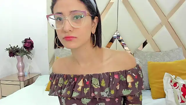 crystalstonee online show from 7, 3, 2026