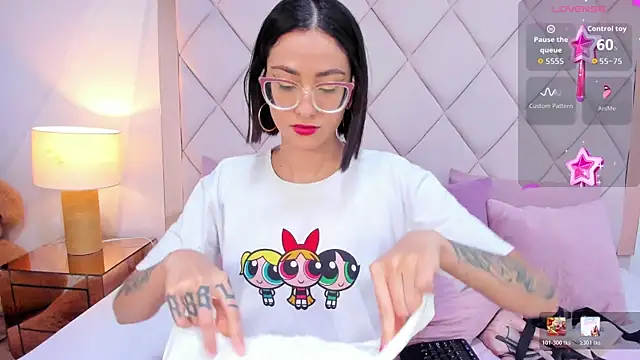 crystalstonee online show from 2, 4, 2026