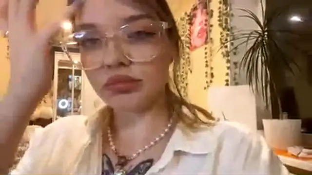 Snapshot of PowderedTalc chatting on 1, 2, 2026 PowderedTalc online show from 1, 2, 2026